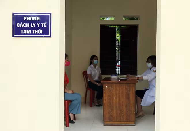 Trong trường hợp cử tri đến điểm bỏ phiếu qua kiểm tra ban đầu có dấu hiệu sốt, ho sẽ được đưa vào phòng cách ly y tế tạm thời.