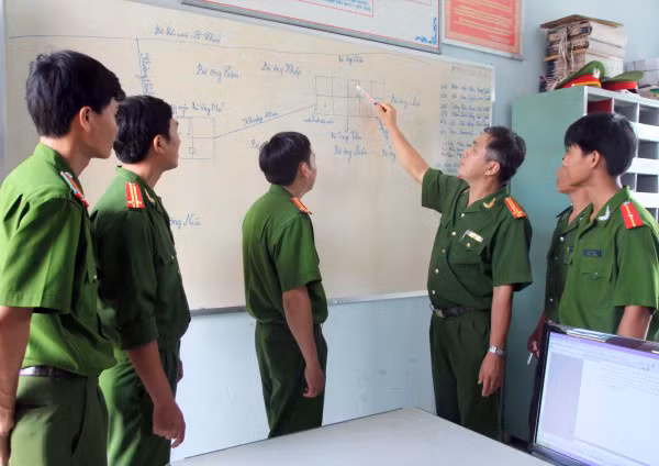Triển khai phương án triệt xóa một tụ điểm cờ bạc. Triển khai phương án triệt xóa một tụ điểm cờ bạc.