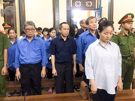 Các bị cáo tại phiên toà.