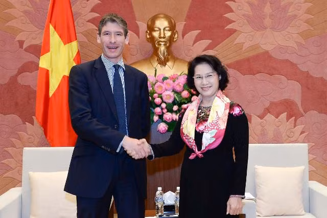 Chủ tịch QH Nguyễn Thị Kim Ngân tiếp Đại sứ Liên hiệp Vương quốc Anh và Bắc Ireland