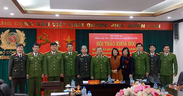 Một số đại biểu tham luận tại Hội thảo