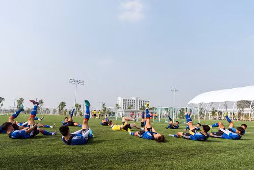 Học viên PVF đang tập luyện tại Trung tâm đào tạo bóng đá trẻ PVF Hưng Yên. Học viên PVF đang tập luyện tại Trung tâm đào tạo bóng đá trẻ PVF Hưng Yên.