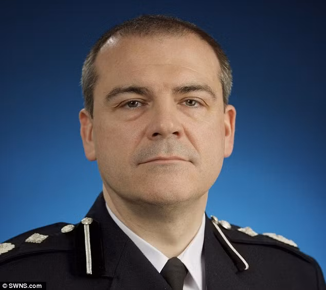 Giám đốc Cảnh sát West Midlands, David Thompson.
