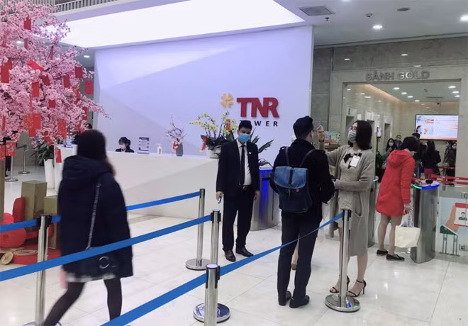 Cán bộ nhân viên của Tập đoàn được kiểm tra thân nhiệt thường xuyên
