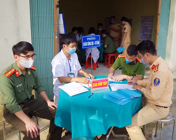 Khám sàng lọc cho CBCS trước khi tiêm