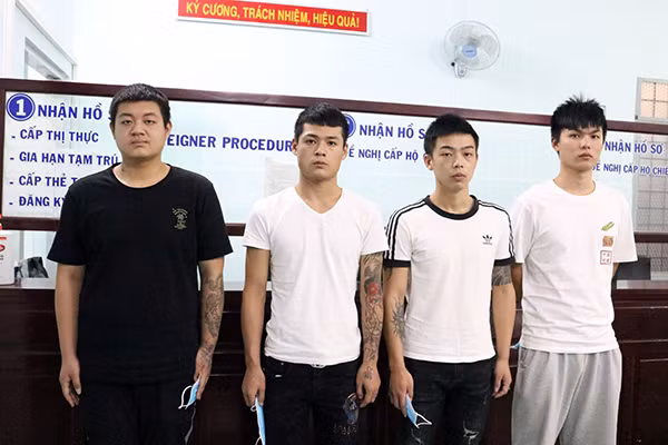 4 đối tượng bị trục xuất.