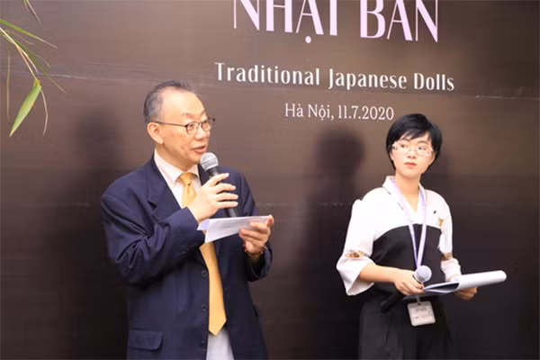 Ông Furudate Seiki - Trưởng ban Văn hóa Đại sứ quán Nhật Bản tại Việt Nam phát biểu tại Lễ khai mạc Ông Furudate Seiki - Trưởng ban Văn hóa Đại sứ quán Nhật Bản tại Việt Nam phát biểu tại Lễ khai mạc