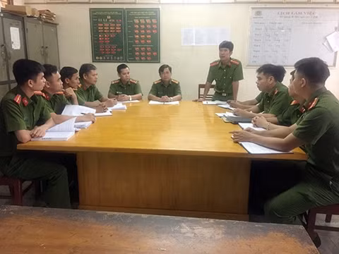 Thiếu úy Công an dũng cảm cứu người nhảy cầu tự tử