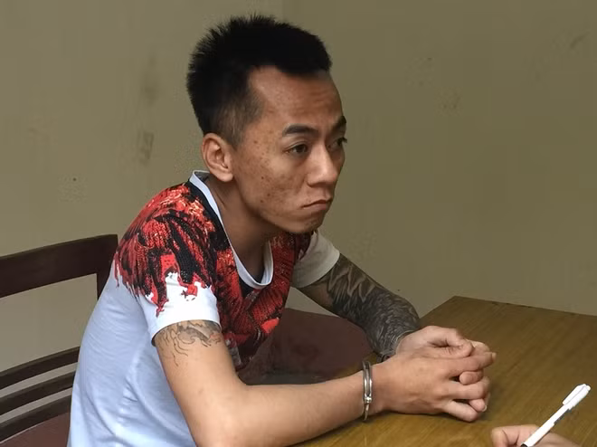Cơ quan Công an dẫn giải và xét hỏi đối tượng Nguyễn Đức Bình.