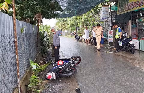 Tai nạn xe máy trên đường làng, 2 anh em sinh đôi thương vong