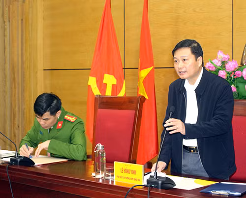 Đồng chí Lê Hồng Vinh, Phó Chủ tịch UBND tỉnh Nghệ An, Trưởng Ban Chỉ đạo phát biểu chỉ đạo tại cuộc họp