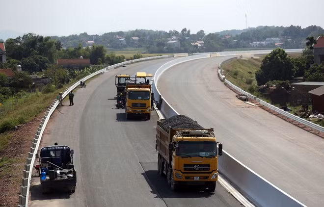 Dự án đang được dồn toàn bộ nhân lực, thiết bị và thi công ngày đêm để "về đích" sớm