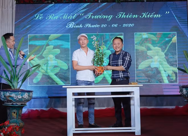Hội Phong lan Bình Phước tổ chức buổi ra mắt loài lan đột biến quý hiếm tại thị xã Phước Long, tỉnh Bình Phước ngày 20-6-2020.