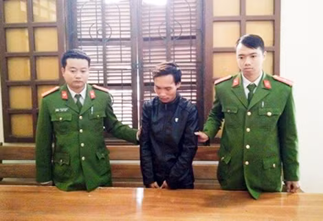Đối tượng Nguyễn Mạnh Hùng tại cơ quan Công an tỉnh Quảng Bình.