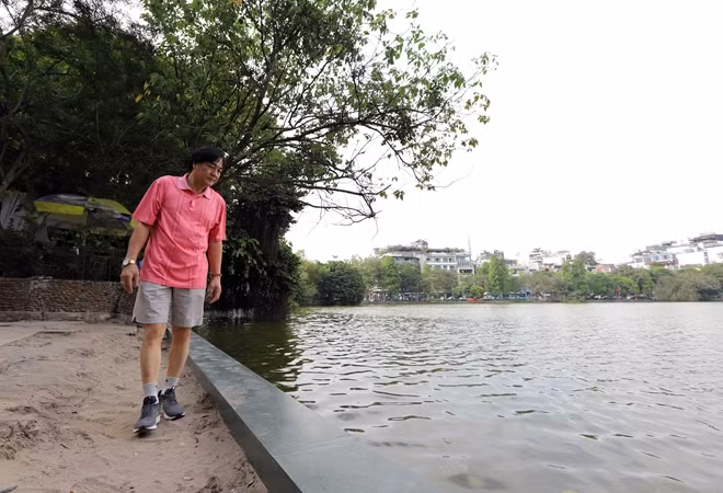 Ông Vũ Văn Cảnh (quận Hoàn Kiếm) chia sẻ: “Tôi ủng hộ Dự án Xây dựng, cải tạo, chỉnh trang khu vực xung quanh hồ Hoàn Kiếm. Tôi rất vui khi nhìn thấy sự chắc chắn của cấu kiện bê tông mà quang cảnh hồ không thay đổi”.
