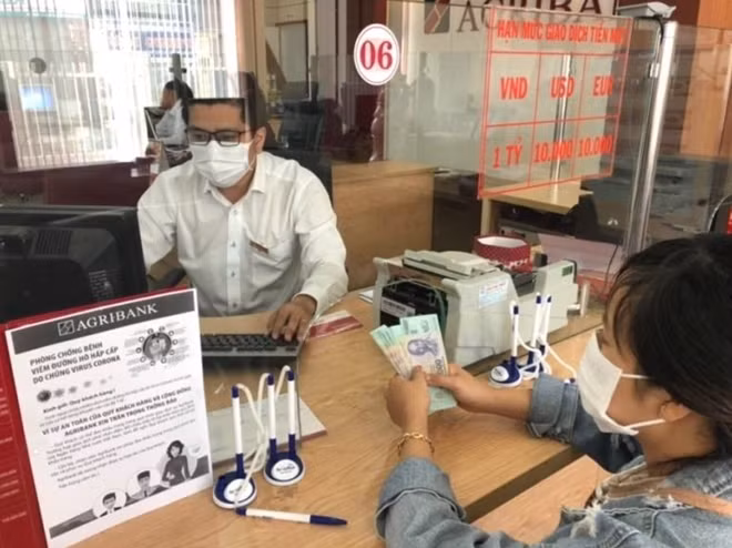 Agribank đã giải ngân trên 10.030 tỷ đồng hỗ trợ khách hàng bị ảnh hưởng bởi dịch COVID-19.