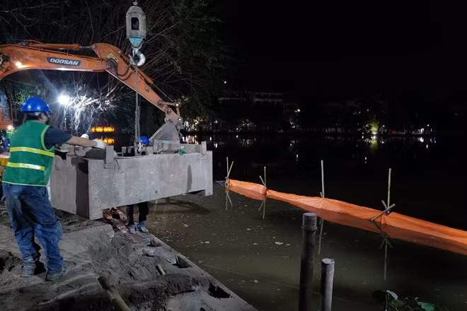 Đơn vị thi công một cách rất tỉ mỉ và cẩn trọng để đảm bảo cho hệ thống cây xanh và cảnh quan của hồ.