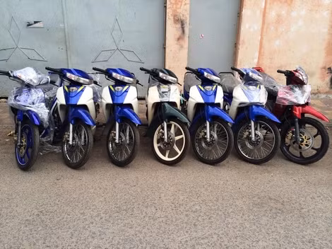 Hình ảnh những chiếc xe mới cáu cạnh được cho là xe thanh lý được đăng tải trên mạng xã hội.