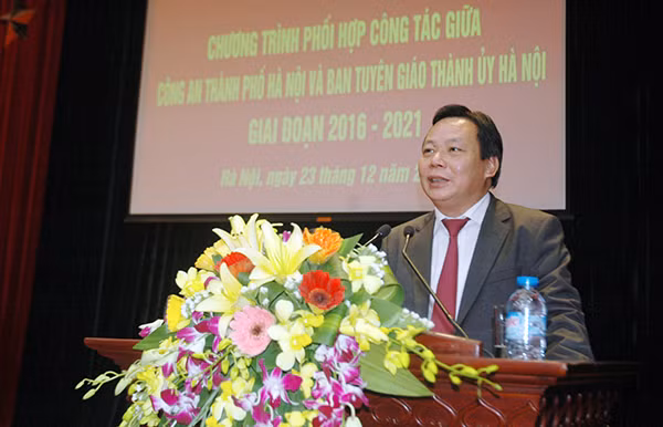 Đồng chí Nguyễn Văn Phong, Trưởng ban Tuyên giáo Thành ủy Hà Nội phát biểu tại Hội nghị