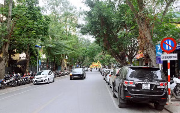 Hà Nội thực hiện đỗ xe theo ngày chẵn - lẻ. Hà Nội thực hiện đỗ xe theo ngày chẵn - lẻ.