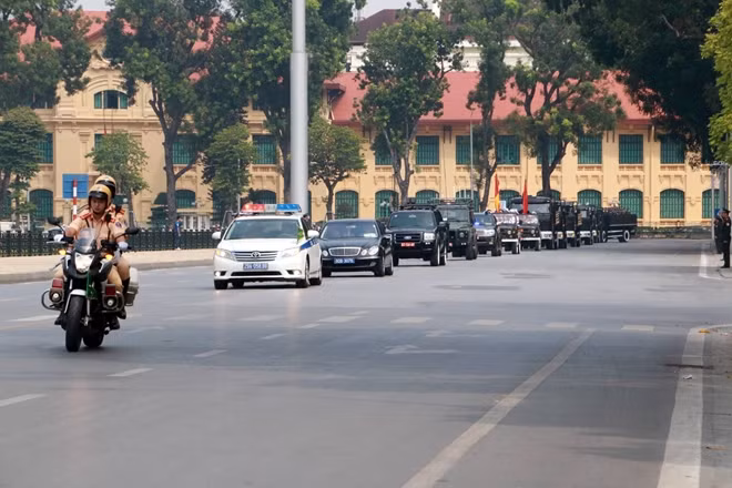 Hơn 30 điểm chốt chặn do lực lượng cảnh sát cơ động, cảnh sát giao thông, các lực lượng an ninh quân đội đã được triển khai trên khắp các tuyến đường