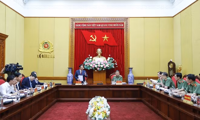 Toàn cảnh buổi làm việc.