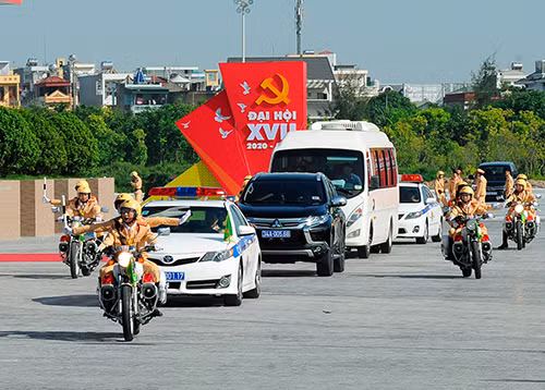 Lực lượng Cảnh sát giao thông dẫn đường các đoàn đại biểu