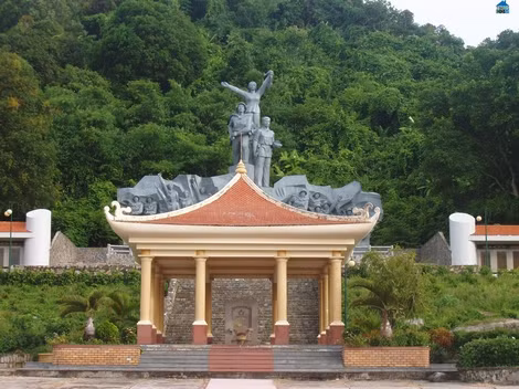Khu di tích lịch sử Hòn Đất - điểm du lịch về nguồn. Khu di tích lịch sử Hòn Đất - điểm du lịch về nguồn.