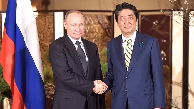 Thủ tướng Abe và Tổng thống Putin đều bày tỏ sự chân thành hướng đến việc nâng cấp các cuộc đàm phán về ký kết Hiệp ước Hoà bình. Nguồn: EEF