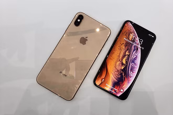 Các thương gia Việt bắt đầu nhập iPhone Xs Max 2 SIM vật lý. Ảnh: Vne.
