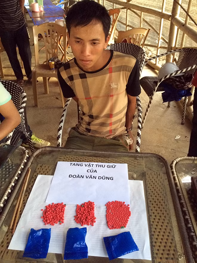 Đối tượng Đoàn Văn Dũng và tang vật vụ án Đối tượng Đoàn Văn Dũng và tang vật vụ án