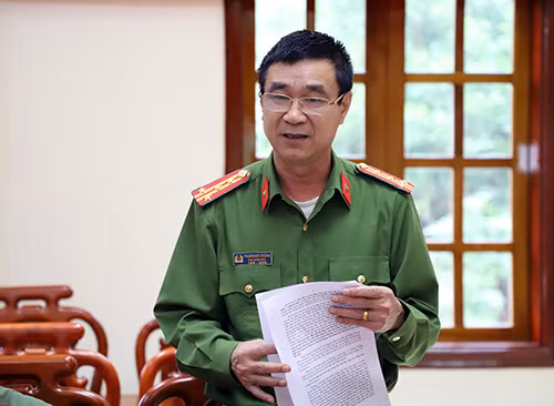 Đại tá Phạm Ngọc Thắng – Phó Giám đốc Công an tỉnh báo cáo kết quả đấu tranh.