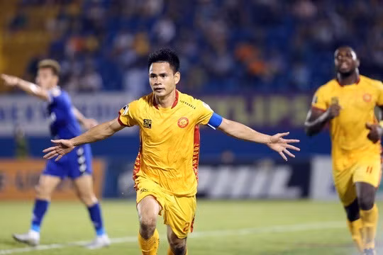 Cầu thủ Thanh Hóa trong trận Play-off.