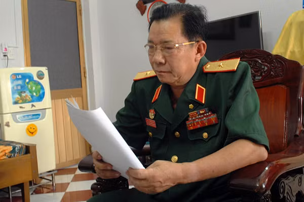 Thiếu tướng Trần Ngọc Thổ. Thiếu tướng Trần Ngọc Thổ.