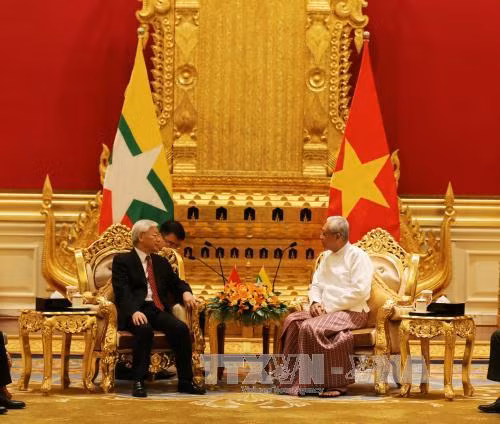 Tổng Bí thư Nguyễn Phú Trọng gặp thân mật Tổng thống Myanmar Htin Kyaw. Ảnh: Trí Dũng/TTXVN