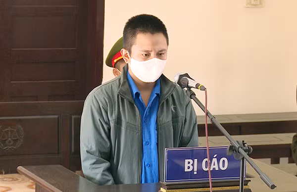 Phiên toà xét xử Trần Văn Mạnh về tội chống người thi hành công vụ. Ảnh: Bùi Thành