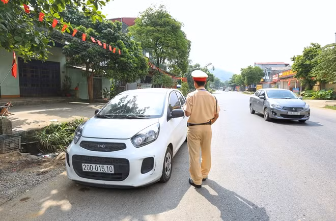 Tại điểm kiểm soát Km số 89+341 Quốc lộ 3 (thị trấn Đu, huyện Phú Lương, tỉnh Thái Nguyên) tổ công tác Phòng CSGT Công an tỉnh Thái Nguyên trong buổi sáng cùng ngày đã xử lý hàng loạt trường hợp vi phạm tốc độ. Từ 7h – 9h Tổ công tác tại đây đã xử lý tới 15 trường hợp trong đó có 9 mô tô và 6 ô tô vi phạm tốc độ, đặc biệt có những phương tiện chạy quá tốc độ tới 22km, phần lớn các phương tiện vi phạm là xe mô tô.