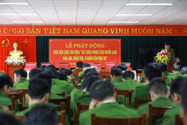 Lễ phát động thực hiện Cuộc vận động "Xây dựng phong cách người CAND bản lĩnh, nhân văn, vì nhân dân phục vụ".