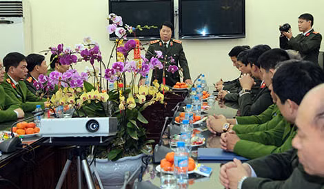 Thứ trưởng Bùi Văn Nam kiểm tra công tác tại Công an quận Ba Đình Thứ trưởng Bùi Văn Nam kiểm tra công tác tại Công an quận Ba Đình