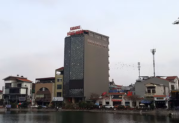 Vừa hoạt động trở lại, karaoke Hồng Ngọc tiếp tục thu hút nhiều dân chơi