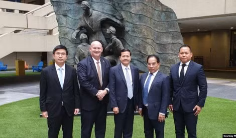 Đoàn đại diện Cảnh sát Quốc gia Campuchia chụp ảnh lưu niệm trong chuyến làm việc ở Washington D.C hồi tháng 4-2019. ảnh: Courtesy Đoàn đại diện Cảnh sát Quốc gia Campuchia chụp ảnh lưu niệm trong chuyến làm việc ở Washington D.C hồi tháng 4-2019. ảnh: Courtesy