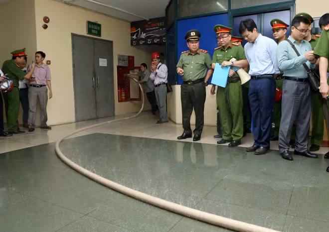 Hệ thống vòi nước bị thủng do để quá lâu