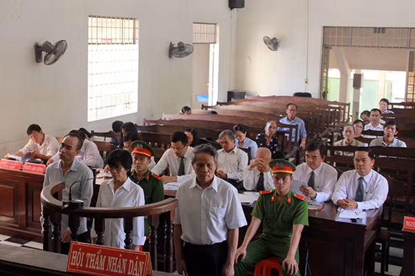Các bị cáo tại phiên tòa.