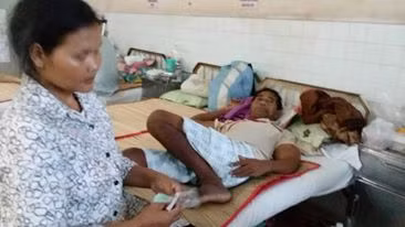 Và những cơn đau hành hạ trên giường bệnh.