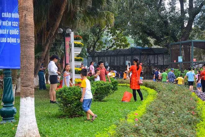 Như một trào lưu, khi thấy người này "làm được" thì những người khác sẽ vô tư thực hiện, từ người lớn tới trẻ nhỏ.