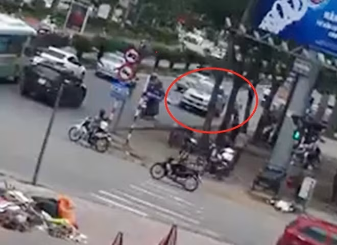 Lùi xe húc một người tử vong