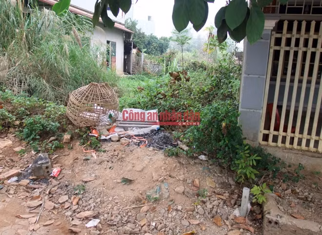 Chiếc lồng gà của nạn nhân thu được tại phường Thanh Trường, TP Điện Biên Phủ