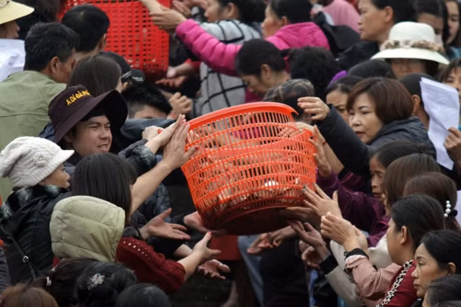 Đây là hoạt động thường niên của đạo tràng Phật Hạnh chùa Phật Quang và đây là lần thứ 5 được tổ chức tại đình làng Bát Tràng.