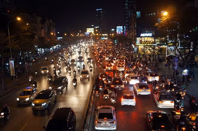 Ngày 14 âm lịch tới đây khi Đại lễ cầu an được diễn ra tại chùa Phúc Khánh được nhận định tình trạng ùn tắc sẽ còn diễn ra nghiêm trọng hơn nữa khi phật tử từ khắp các tỉnh thành đổ về đây.