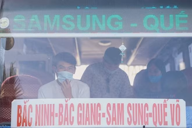 Bên cạnh sự vào cuộc quyết liệt của lực lượng chức năng thì mỗi người dân cần nâng cao ý thức, trách nhiệm trong thực hiện các biện pháp phòng ngừa dịch bệnh COVID-19 cũng như việc chấp hành nghiêm các quy định về Luật Giao thông đường bộ, hạn chế các vụ tai nạn giao thông xảy ra.